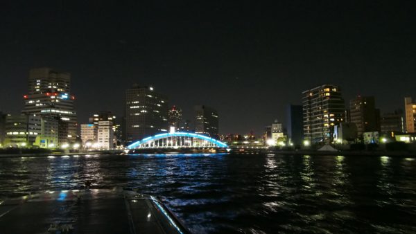 永代橋と夜景。青のライトアップが特徴
