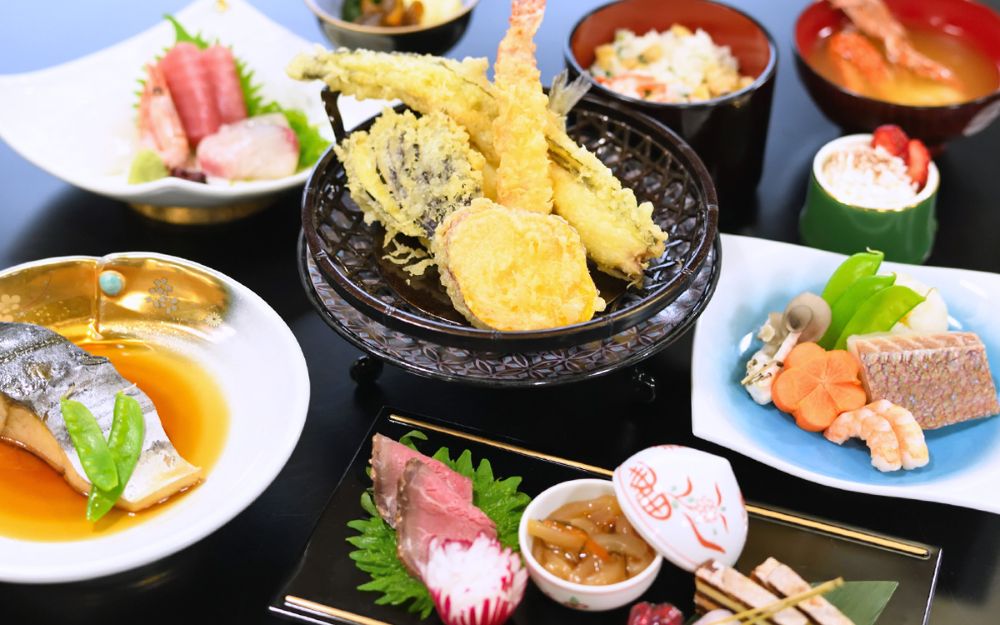 屋形船「濱進」横浜港/八景島 さざなみ会席