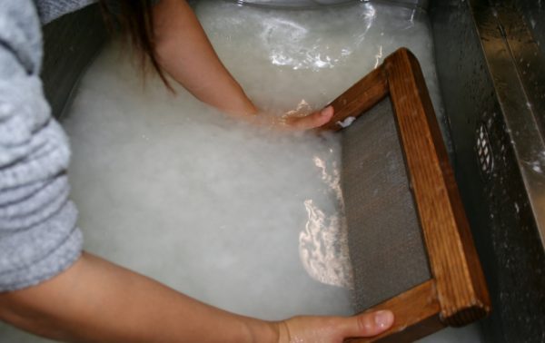 紙漉き職人から「冷やかし」が生まれた