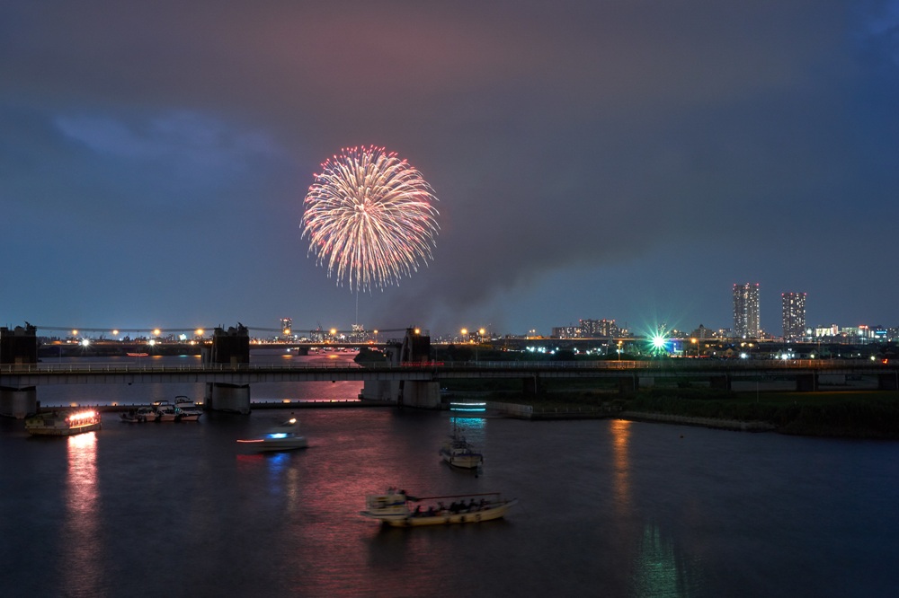 江戸川の航行規制があるので屋形船が安心