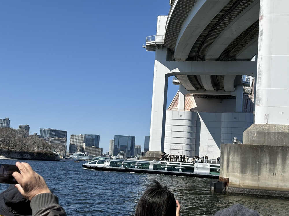 水上バス「エメラルダス」